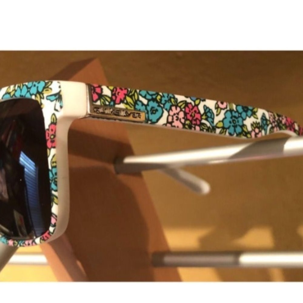 TWO PAIRS!!   New Quiksilver Sunglass Set - Picture 4 of 10